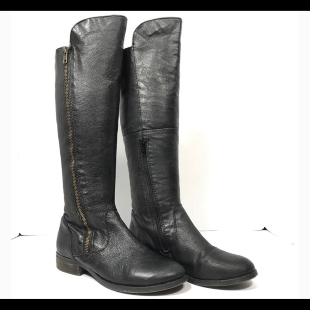 Also Shawny riding tall boots